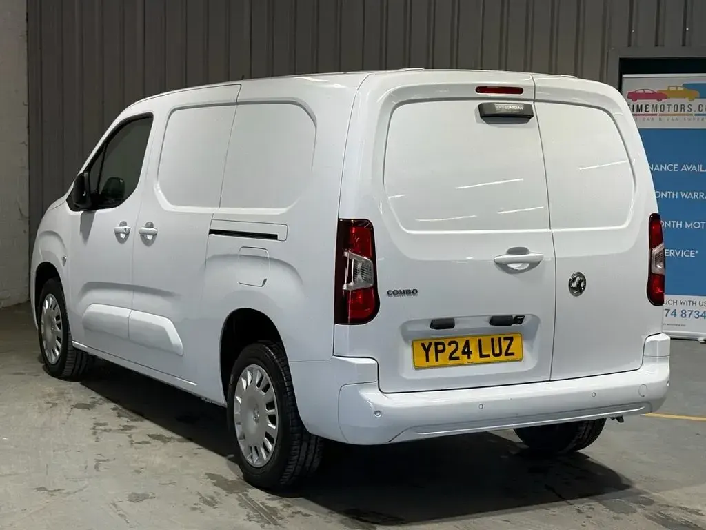 Used Vauxhall Combo S 100 HP (73 kW) 2024 White MPV