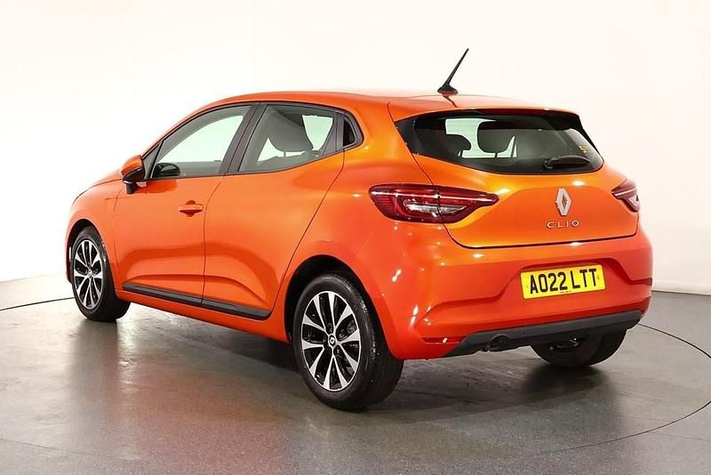 Używany Renault Clio V Iconic 2022 Pomarańczowy Hatchback