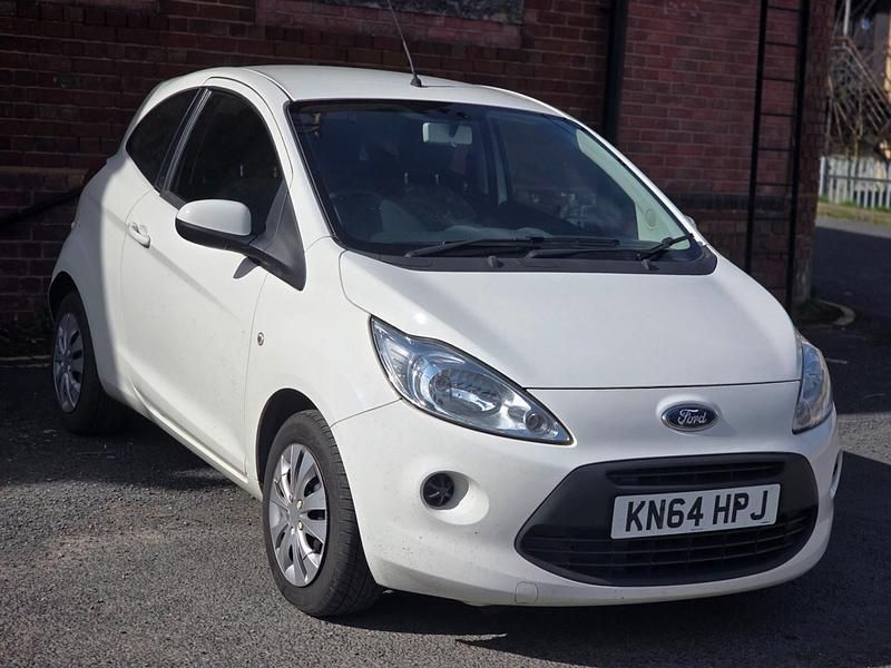 Used Ford Ka 69 HP (50 kW) 2014 White Hatchback