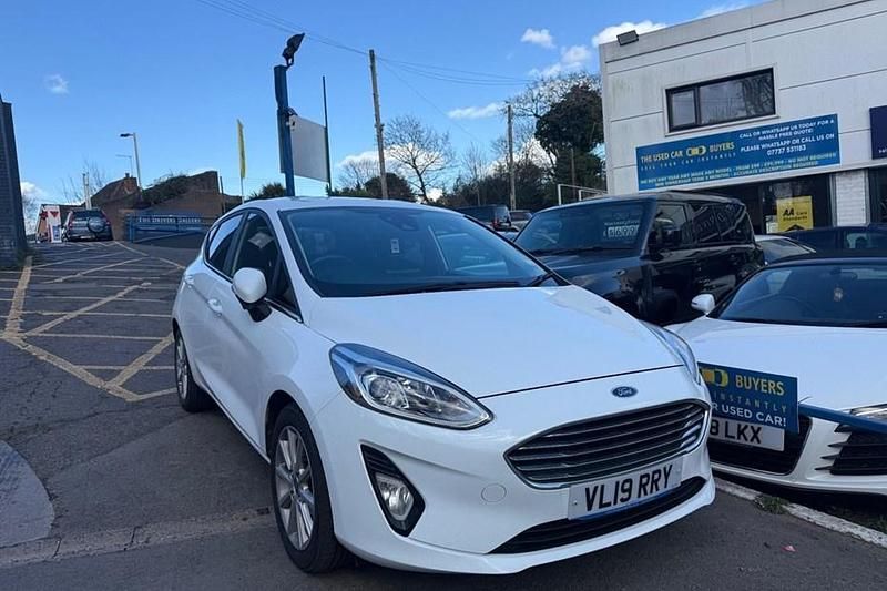 Used Ford Fiesta Titanium 125 HP (91 kW) 2019 White Hatchback