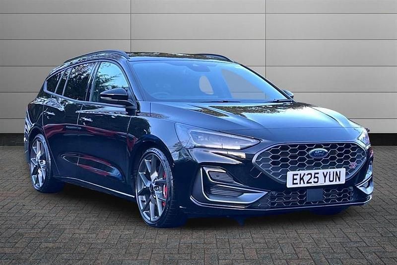 Agate black Used 2025 Ford Focus ST Estate | £35,150 - Image 1/3