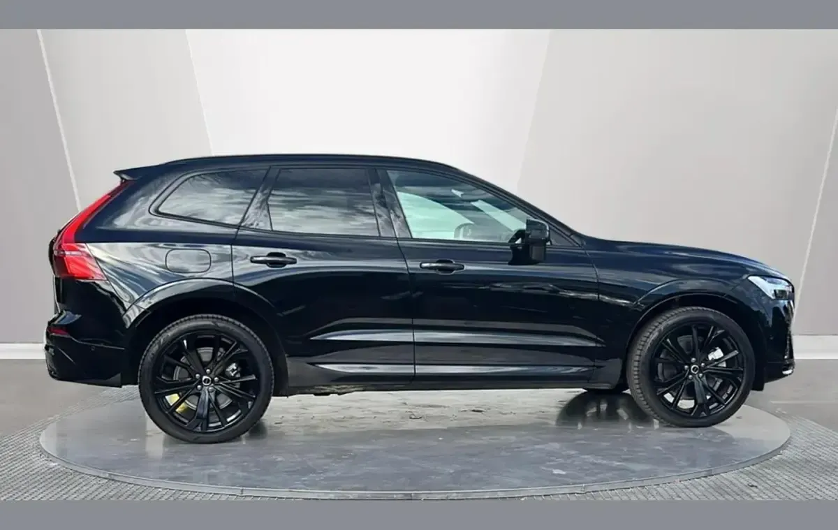 New Volvo XC60 Plus 350 HP (257 kW) 2025 Black SUV