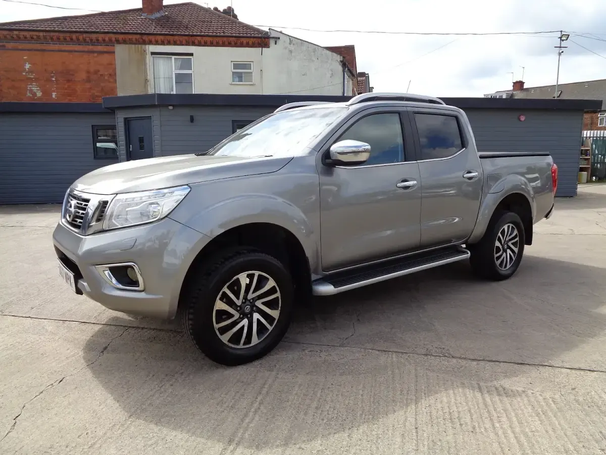 Used Nissan Navara Tekna 190 HP (139 kW) 2017 Grey Pickup