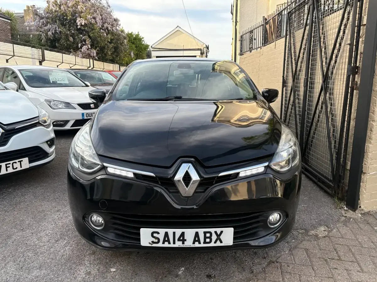 Usado Renault Clio IV Dynamique 75 CV (55 kW) 2014 Negro Utilitario