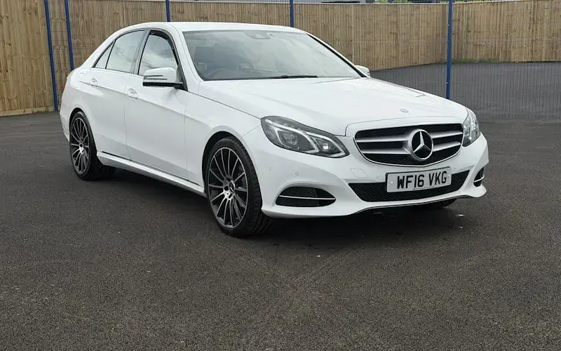 Usado Mercedes E220 SE 177 HP (130 kW) 2016 Sedan