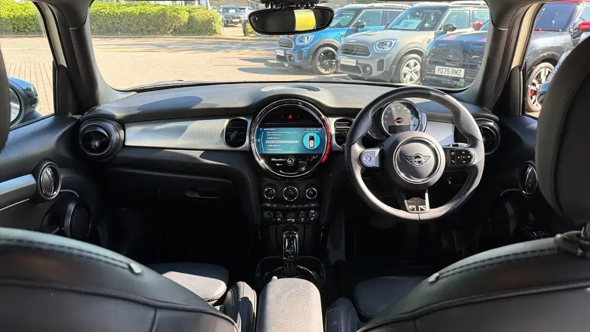 Used Mini Cooper Exclusive 136 HP (100 kW) 2022 Pepper white Hatchback