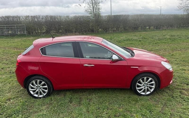 Used Alfa Romeo Giulietta Business 105 HP (77 kW) 2015 Red Hatchback