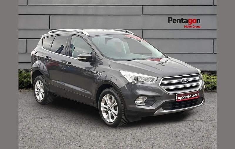 Usado Ford Kuga Titanium 120 CV (88 kW) 2018 Gris SUV
