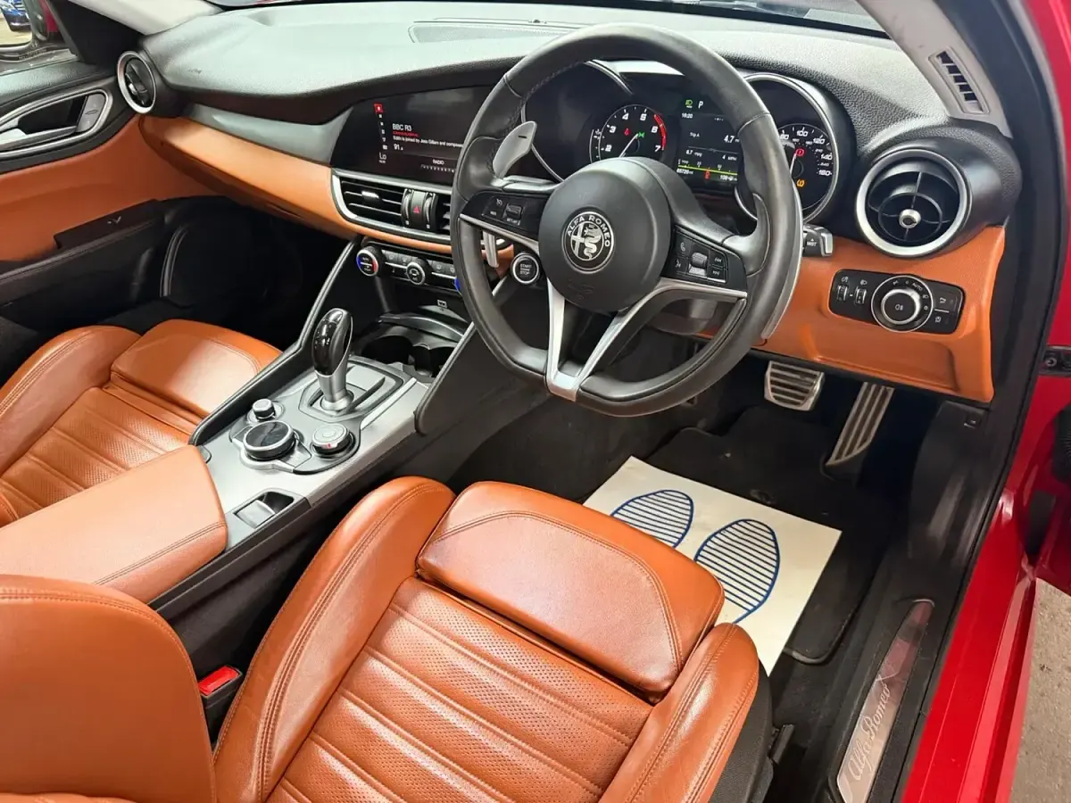 Used Alfa Romeo Giulia Veloce 280 HP (205 kW) 2018 Red Sedan