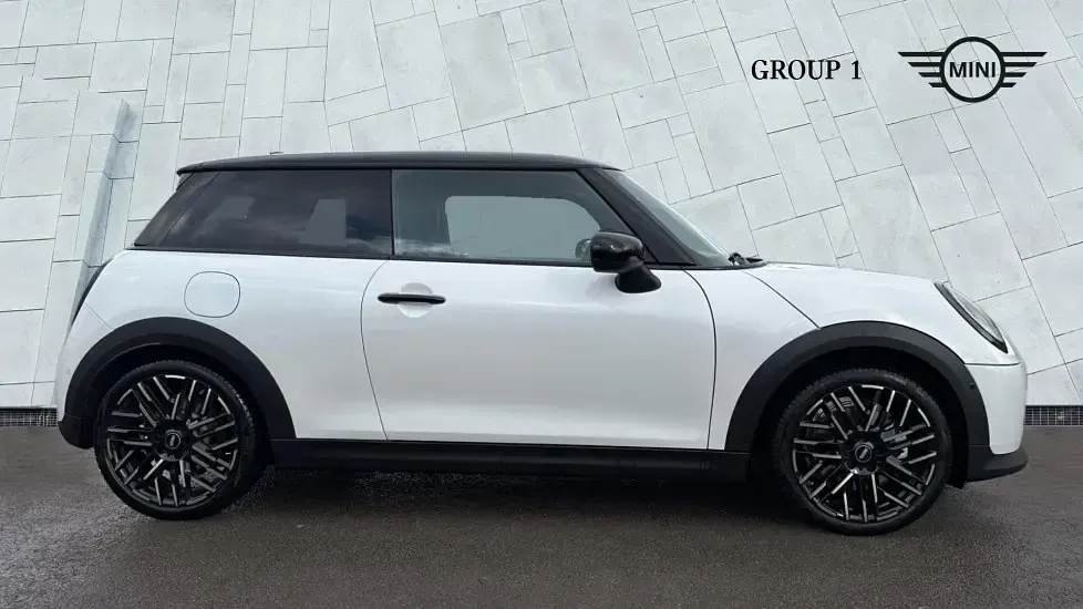 Begagnad Mini Cooper Exclusive 114 kW (156 HK) 2026 Vit Halvkombi