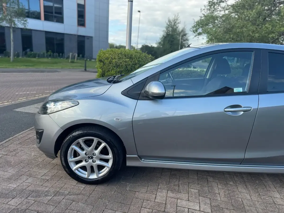 Używany Mazda 2 2013 Srebrny Hatchback