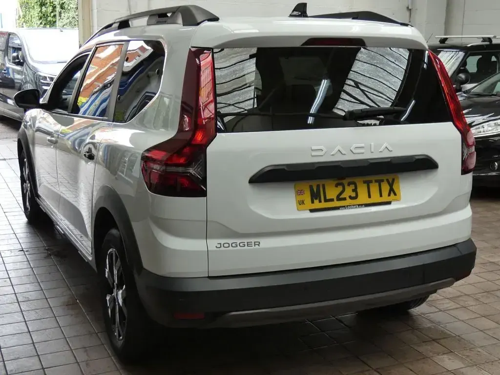 Used Dacia Jogger Extreme 110 HP (80 kW) 2023 White MPV