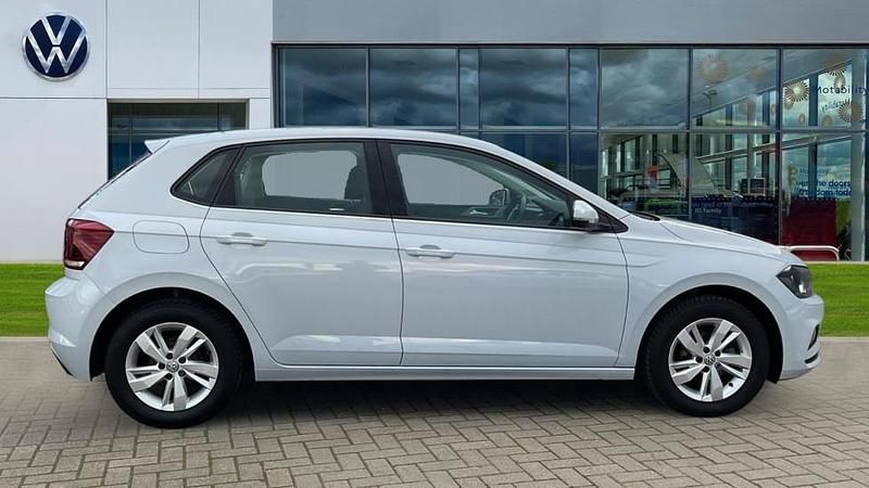 Used VW Polo SE 80 HP (58 kW) 2020 White silver metallic Hatchback