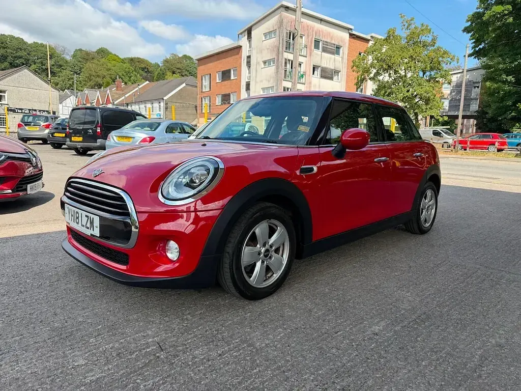 Used Mini Cooper D Hatch 116 HP (85 kW) 2018 Red Hatchback