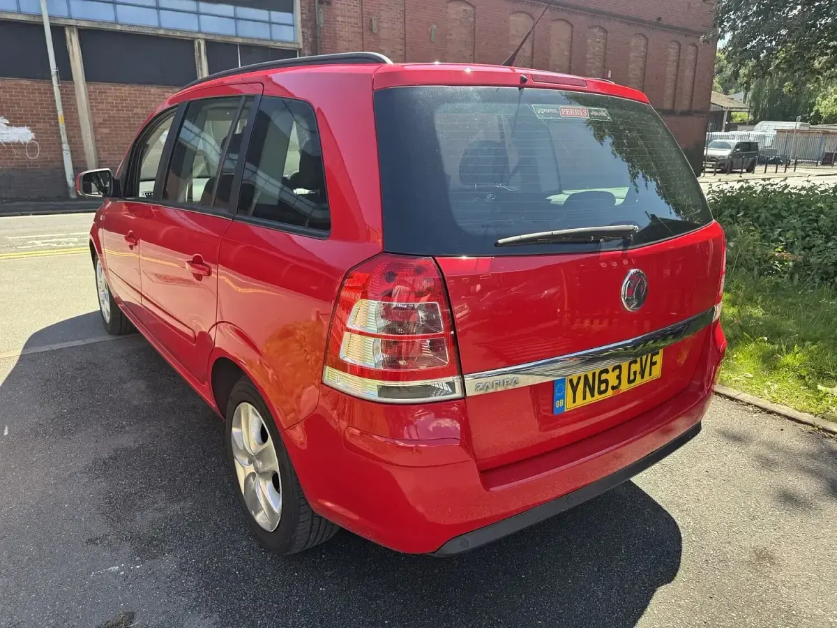 Used Vauxhall Zafira 115 HP (84 kW) 2013 Red MPV