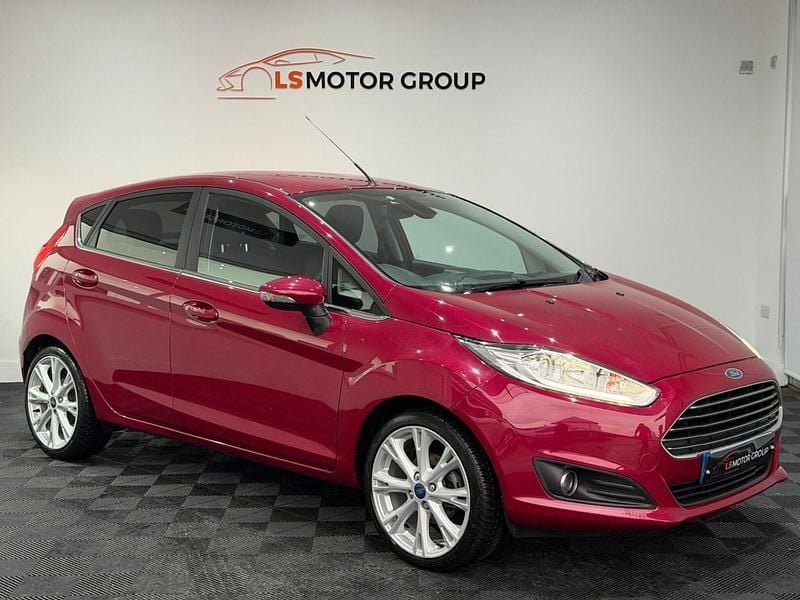 Red Used 2013 Ford Fiesta Titanium Hatchback | £4,995 (Fair price) - Image 1/4