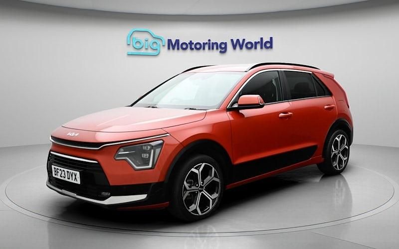 Used Kia Niro 141 HP (103 kW) 2023 Orange SUV