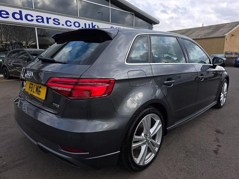 Begagnad Audi A3 S-Line 150 HK (110 kW) 2017 Grå Halvkombi