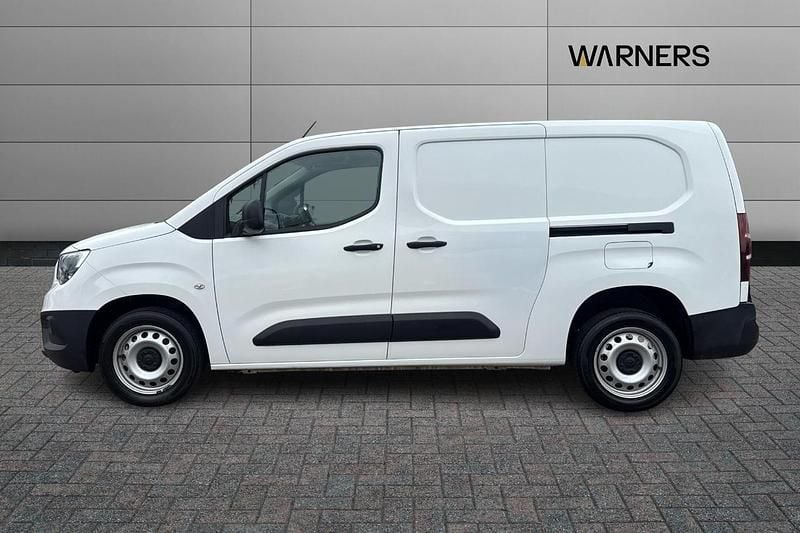 Second-hand Vauxhall Combo 99 CP (72 kW) 2021 Alb Monovolum