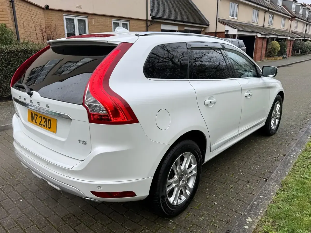 Used Volvo XC60 R-Design 2013 White SUV