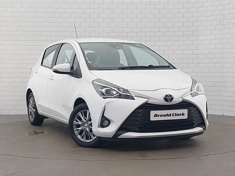 Used Toyota Yaris 111 HP (81 kW) 2017 White Hatchback