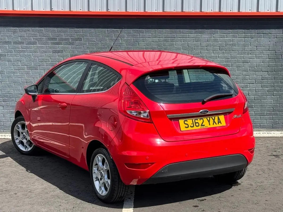 Used Ford Fiesta Zetec 82 HP (60 kW) 2012 Red Hatchback
