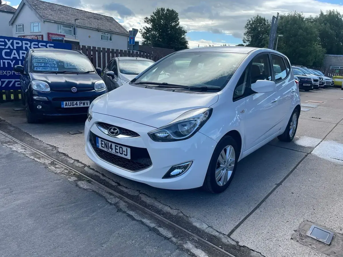 Used Hyundai ix20 Active 125 HP (91 kW) 2014 White Hatchback
