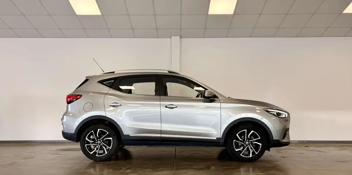 Usado MG ZS Exclusive 111 HP (81 kW) 2023 Prateado SUV
