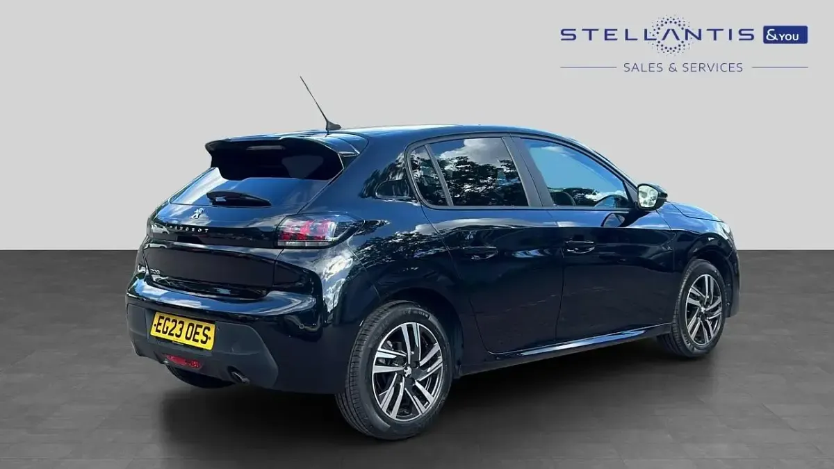 Used Peugeot 208 Active+ 99 HP (72 kW) 2023 Black Hatchback