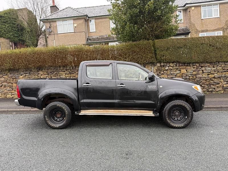 Used Toyota HiLux 2006 Black Pickup