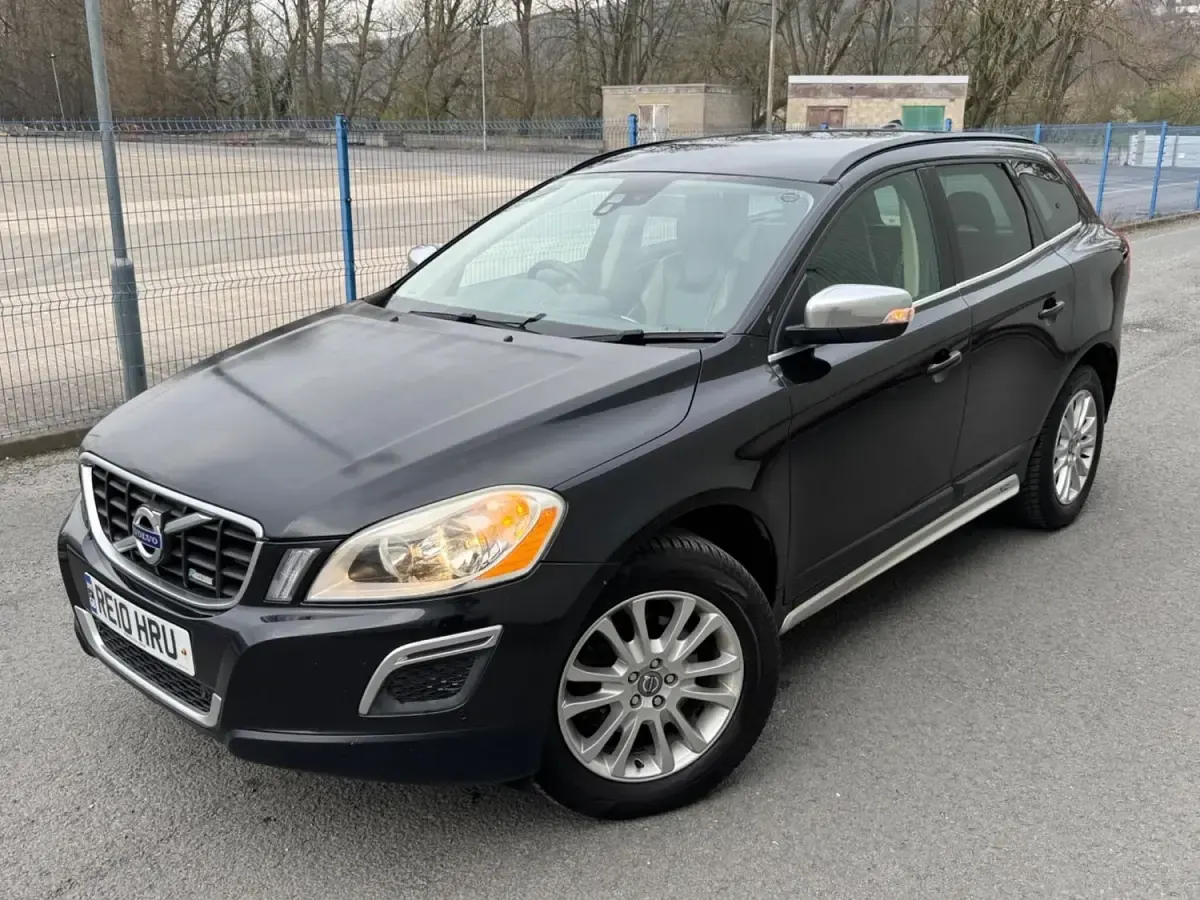 Usado Volvo XC60 R-Design 205 HP (150 kW) 2010 Preto SUV
