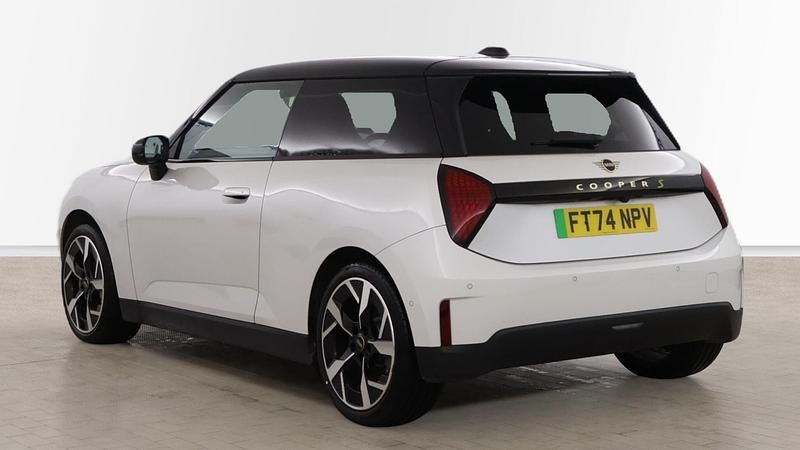 Used Mini Cooper SE Hatch 158 kW (215 HP) 2025 White Hatchback