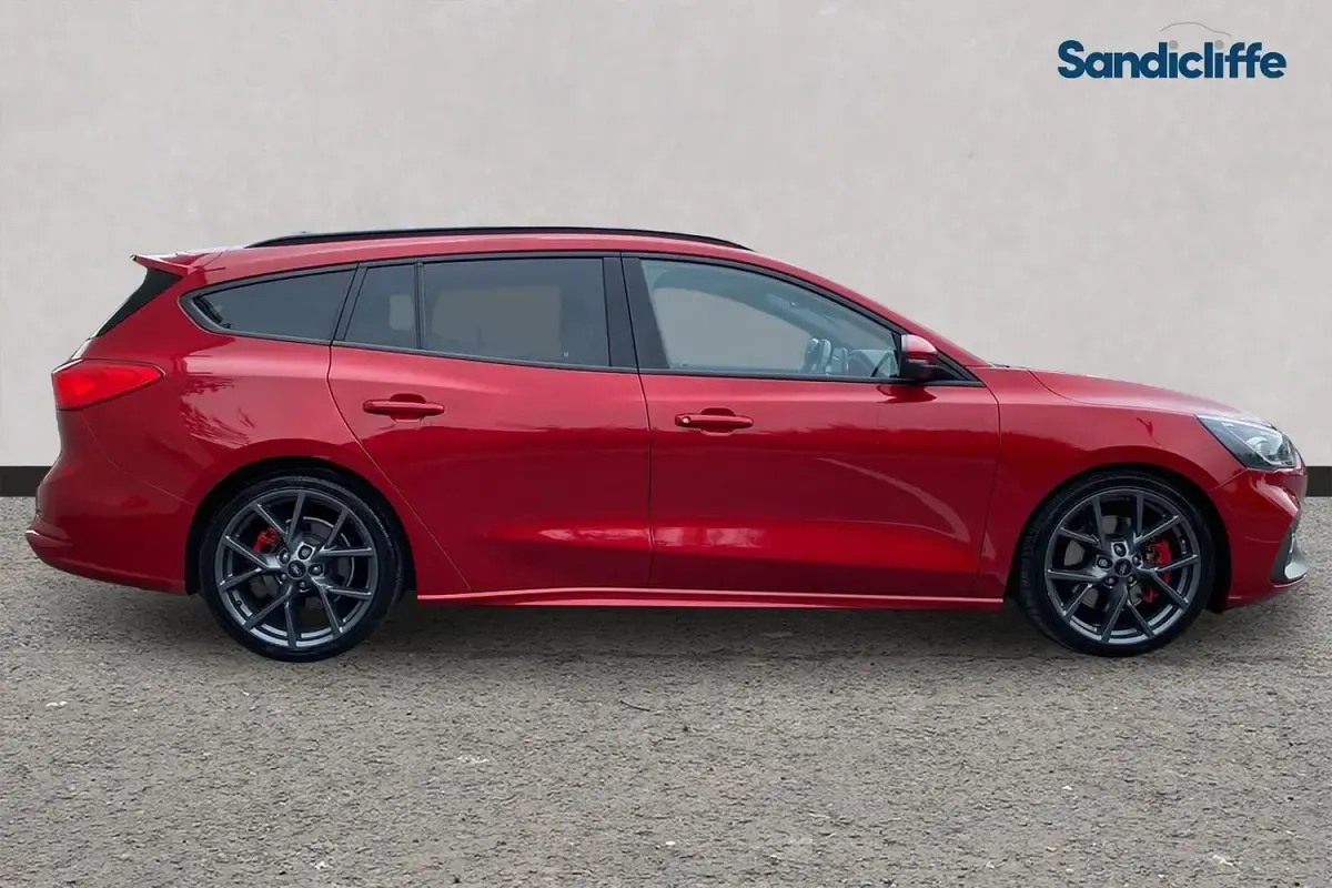 Used Ford Focus ST 280 HP (205 kW) 2021 Red Estate