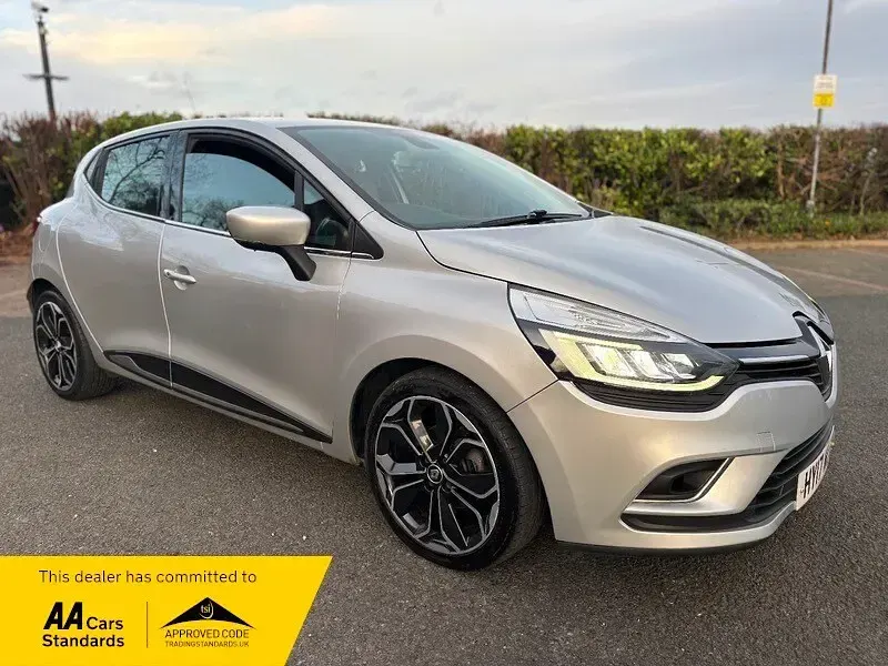 Used Renault Clio Dynamique 110 HP (80 kW) 2017 Silver metallic Hatchback