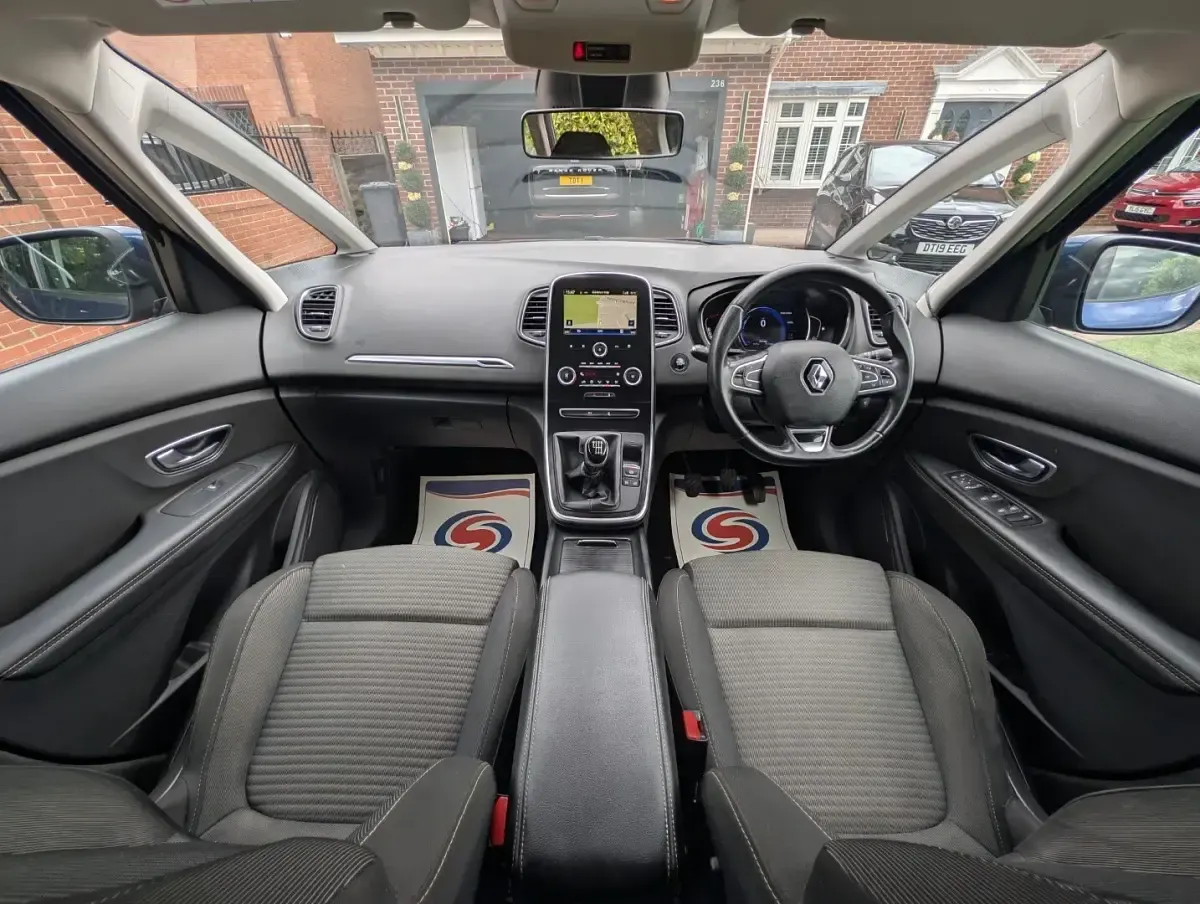 Used Renault Grand Scénic IV Dynamique 110 HP (80 kW) 2018 Cosmos blue MPV