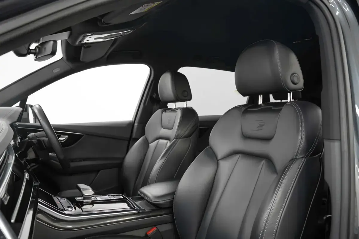 Używany Audi Q7 Black Edition 340 KM (250 kW) 2023 Szary SUV