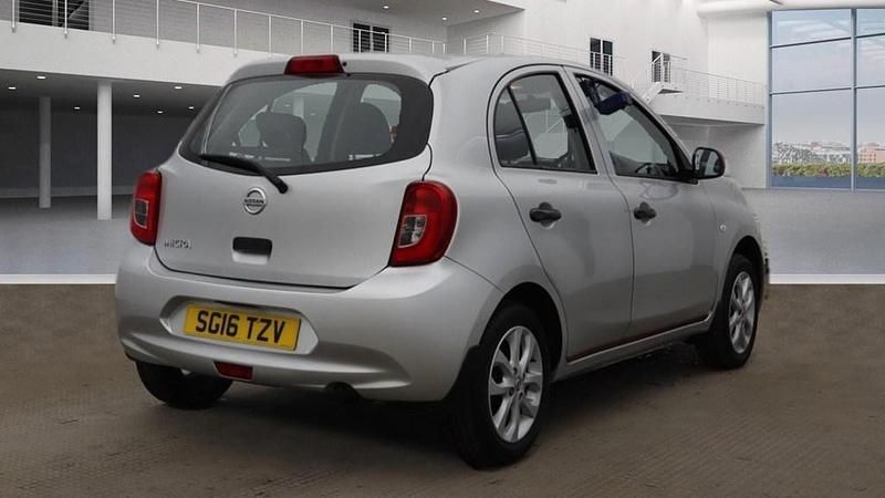 Begagnad Nissan Micra 2016 Silver Halvkombi
