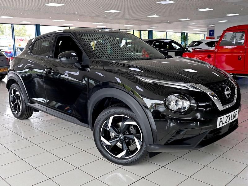 Black Used 2023 Nissan Juke N-Connecta SUV | £13,989 (Fair price) - Image 1/4