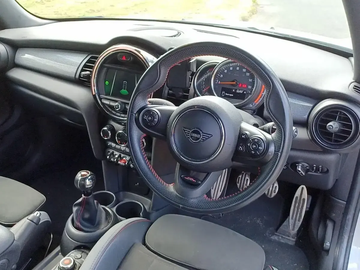 Used Mini Cooper Hatch 134 HP (98 kW) 2019 Silver Hatchback