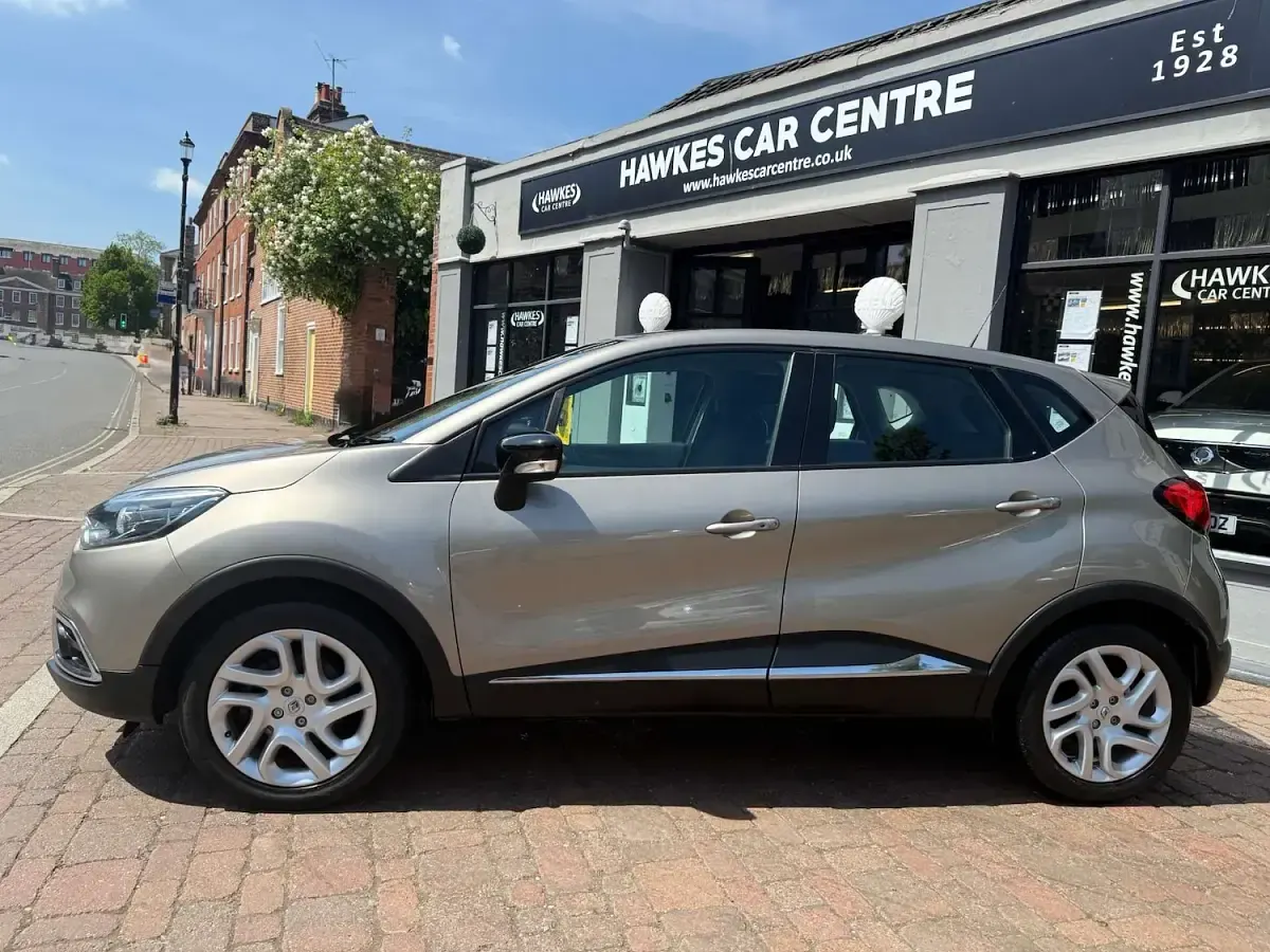 Used Renault Captur Dynamique 90 HP (66 kW) 2015 Beige SUV