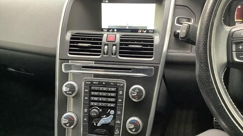 Used Volvo XC60 R-Design 190 HP (139 kW) 2016 Saville grey SUV