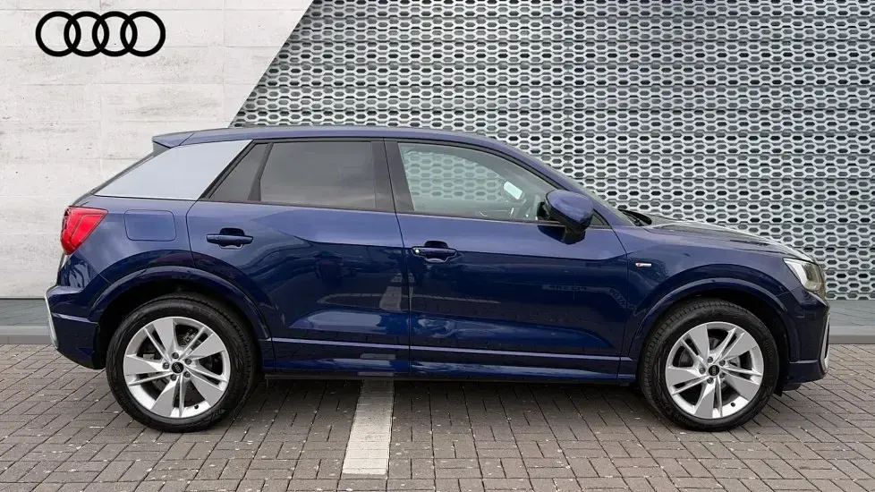 Usado Audi Q2 S-Line 150 CV (110 kW) 2025 Azul SUV