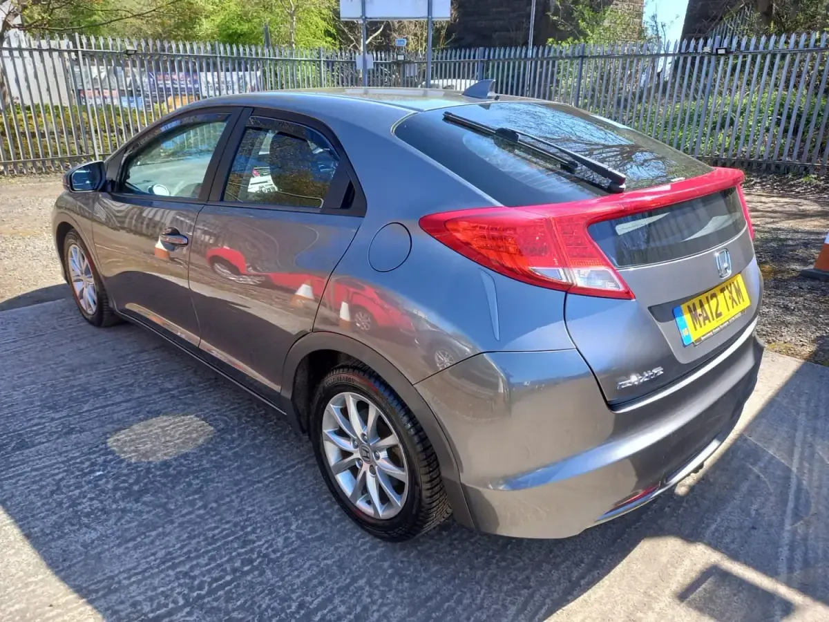Używany Honda Civic ES 150 KM (110 kW) 2012 Szary Hatchback