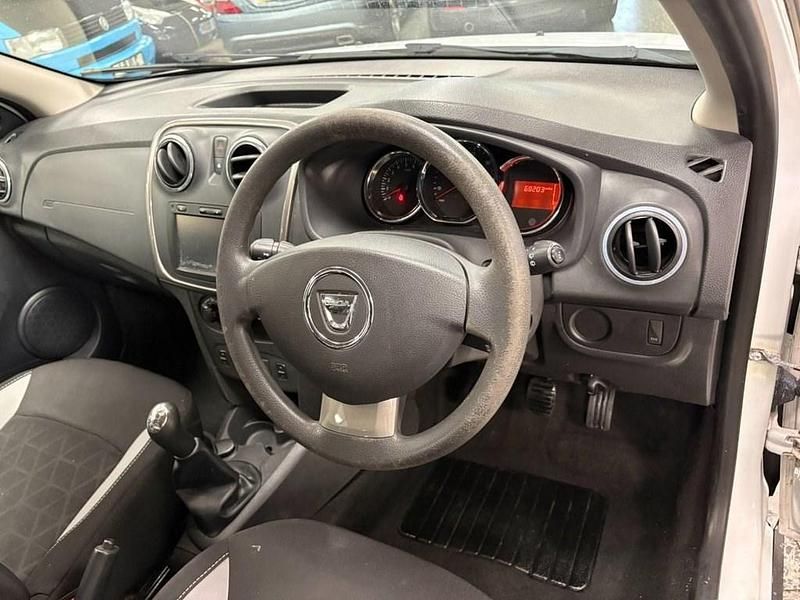 Used Dacia Sandero Ambiance 90 HP (66 kW) 2015 White Hatchback