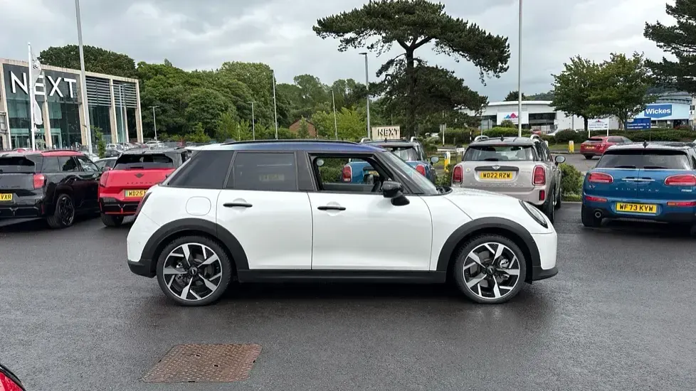 Used Mini Cooper S Hatch 201 HP (147 kW) 2025 White Hatchback