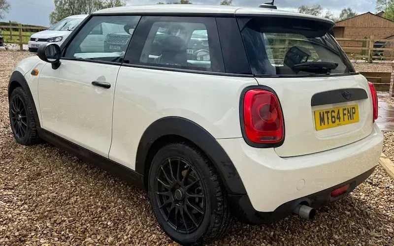 Begagnad Mini ONE Hatch 102 HK (75 kW) 2017 Halvkombi