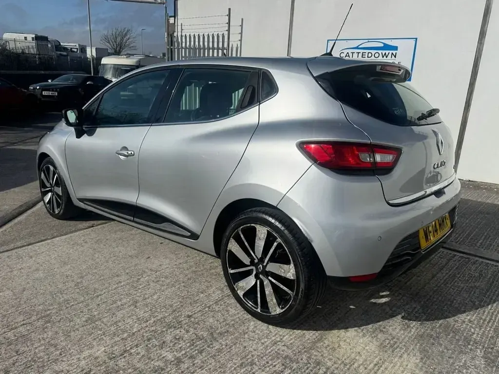 Used Renault Clio Dynamique 90 HP (66 kW) 2014 Silver Hatchback