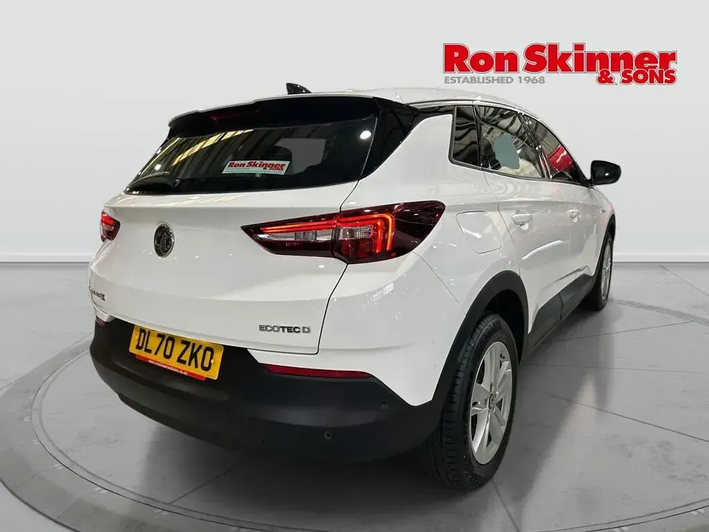 Used Vauxhall Grandland X Business Edition 130 HP (95 kW) 2021 White SUV