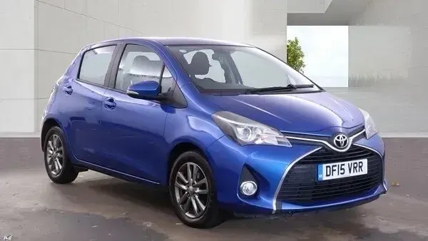 Used Toyota Yaris 69 HP (50 kW) 2015 Blue Hatchback
