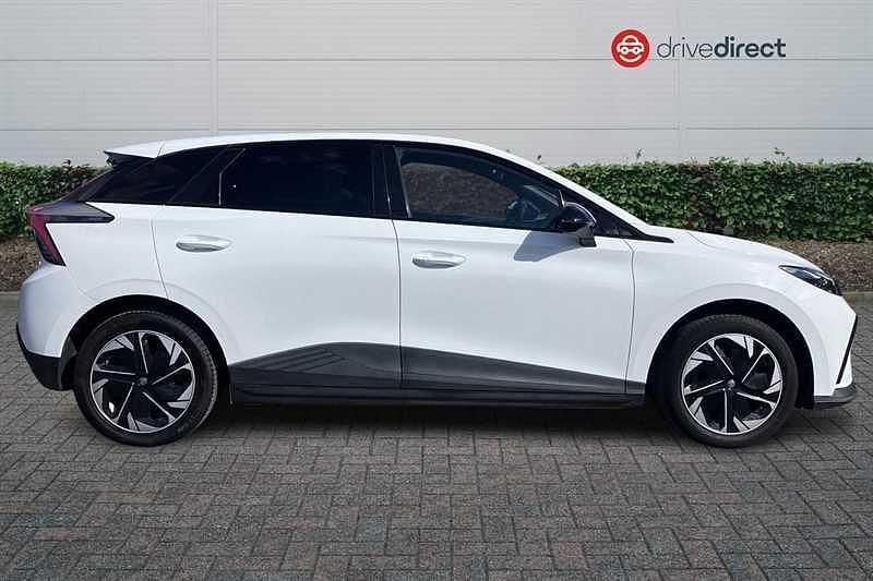 Used MG MG4 EV Trophy 2023 White Hatchback